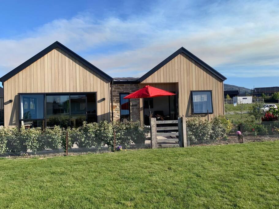 Alpine Abode Villa Wanaka Exterior photo